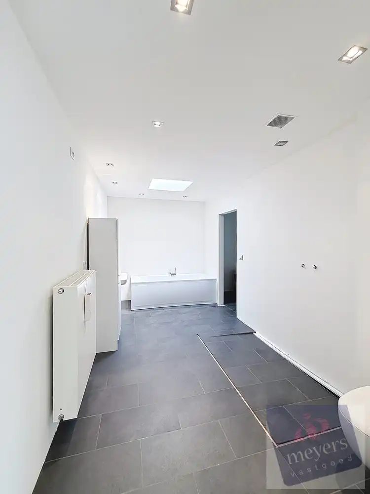 Ruime en energiezuinige gezinswoning met praktijk-/handelsruimte op toplocatie in Spalbeek foto 16