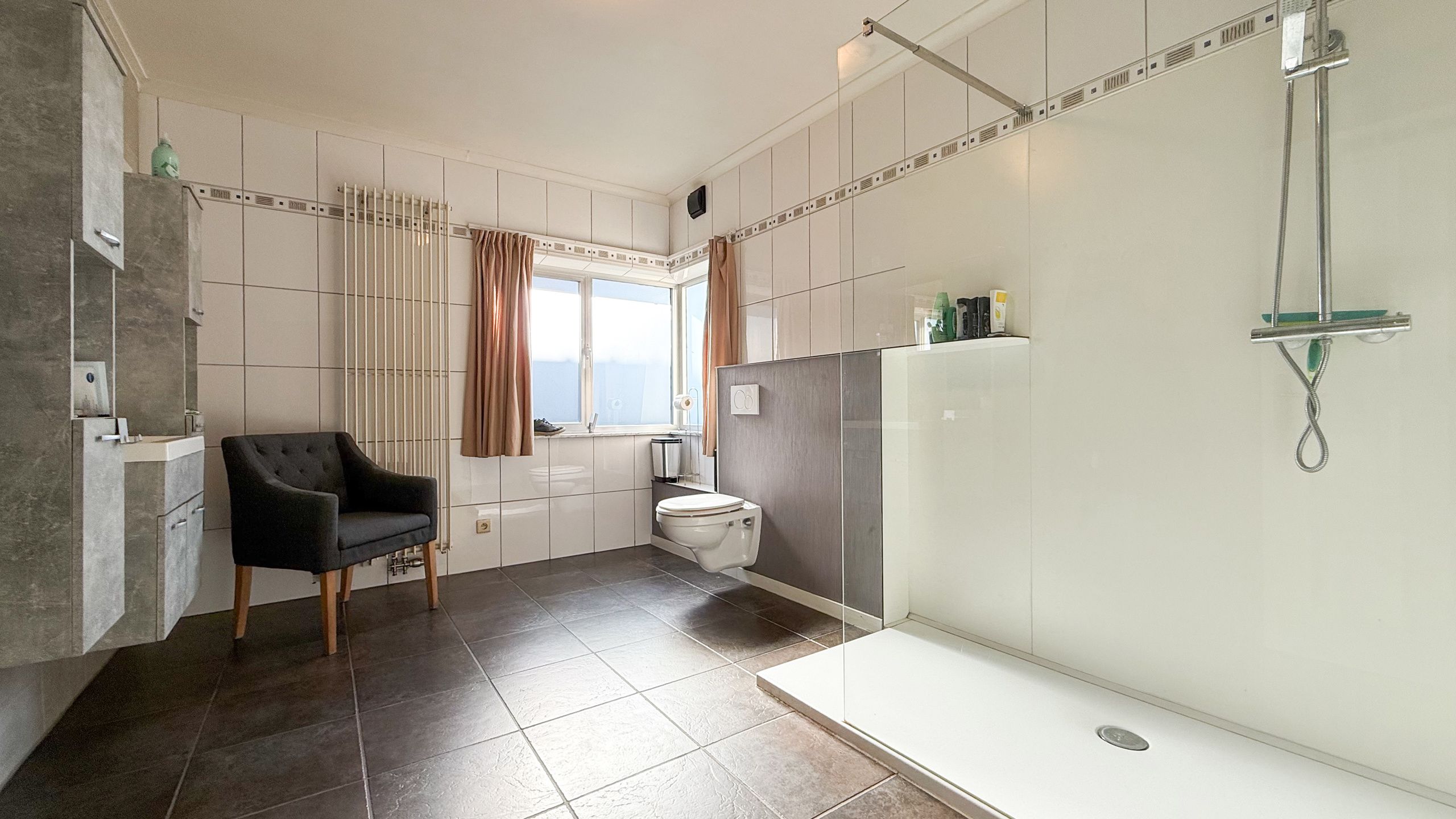 Mooie gerenoveerde woning met loods op 18are in Zonhoven! foto 15