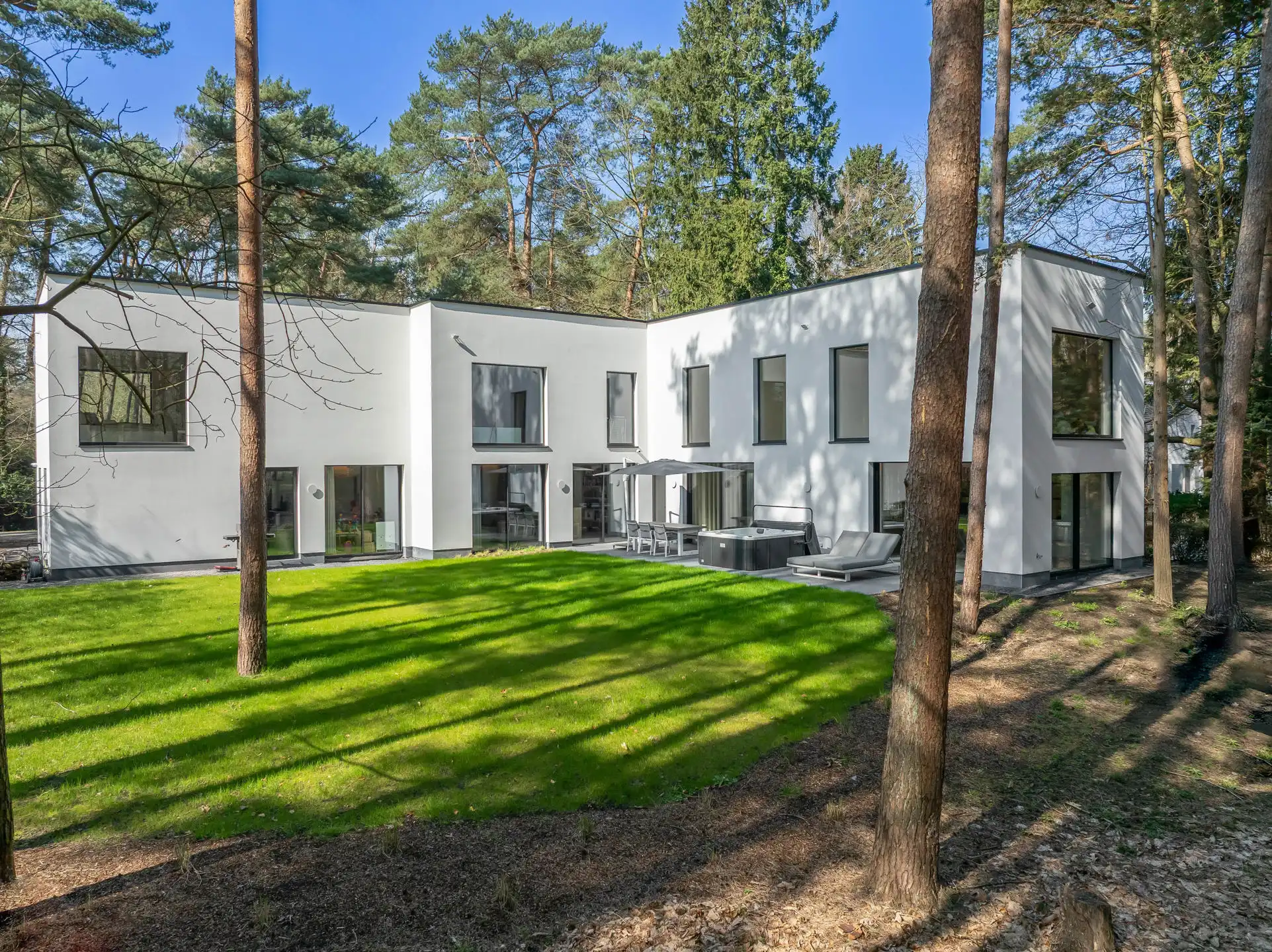 Exclusieve moderne villa met panoramisch zicht op groen foto 38