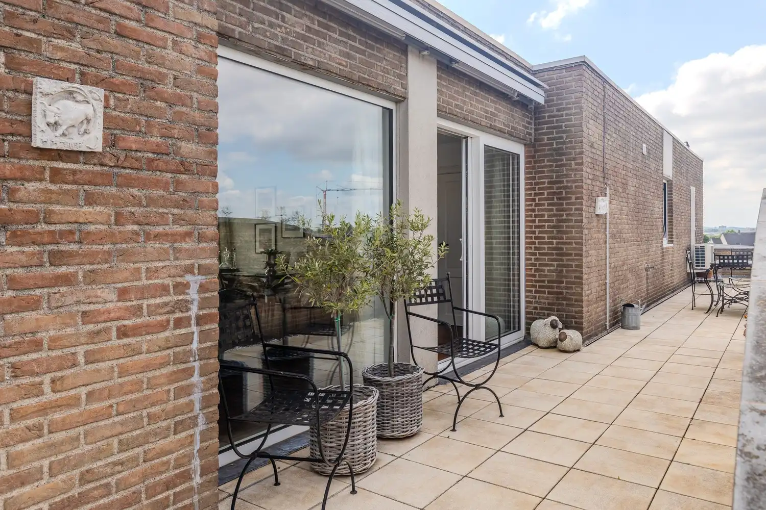 Ruim penthouse in centrum Lanaken met 3 slaapkamers en panoramisch uitzicht foto 24