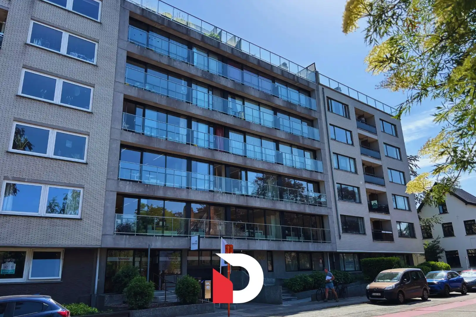 Ruim en lichtrijk appartement met 3 slaapkamers, recent opgefrist en instapklaar foto {{pictureIndex}}
