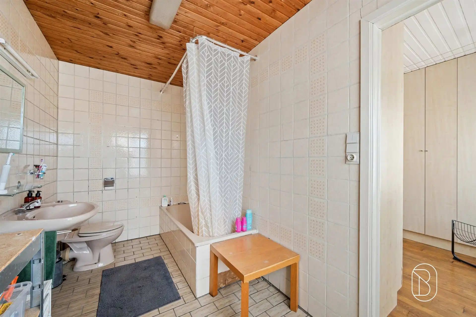 Ruime veelzijdige woning met 5 SLK en polyvalente ruimte foto 12