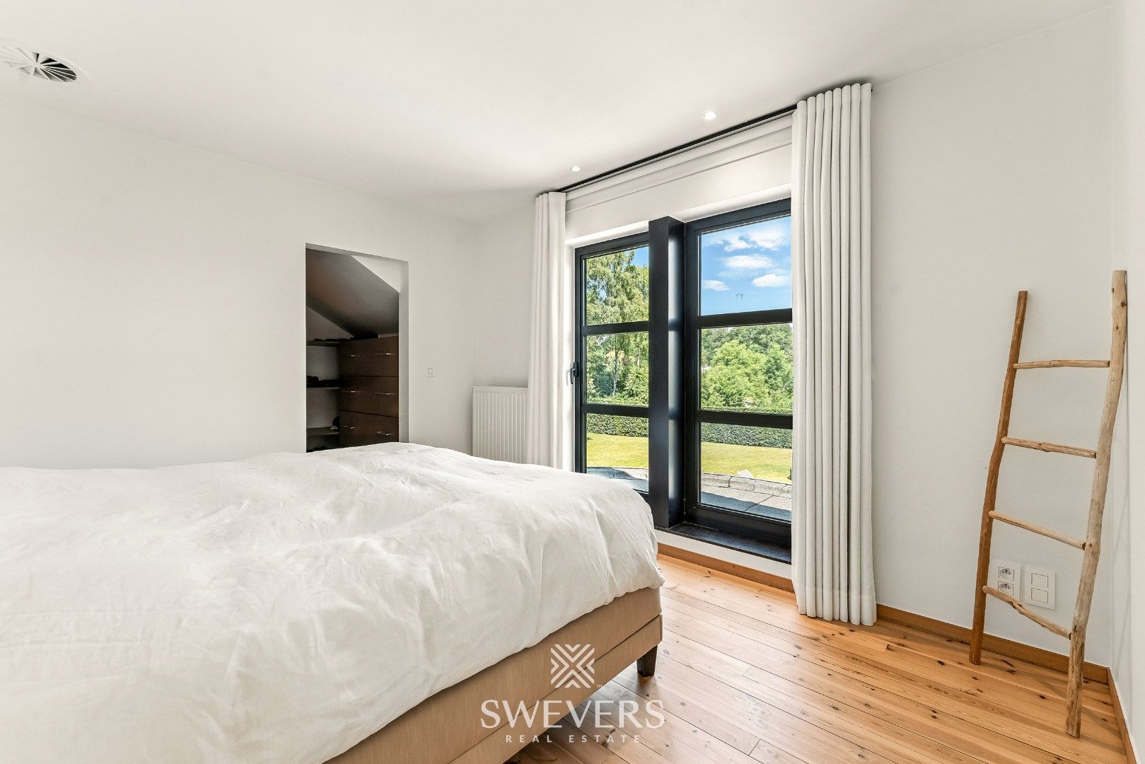 Ruime luxueuze villa met zwembad op prachtig perceel in residentiële wijk Kayenberg foto 18