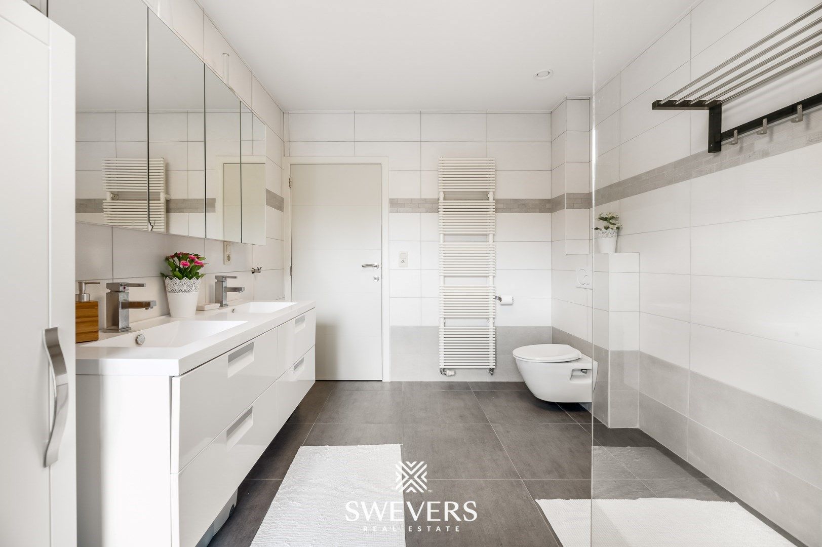 Zeer ruime, instapklare woning met 5 slaapkamers en 3 badkamers in Heusden-Zolder foto 18