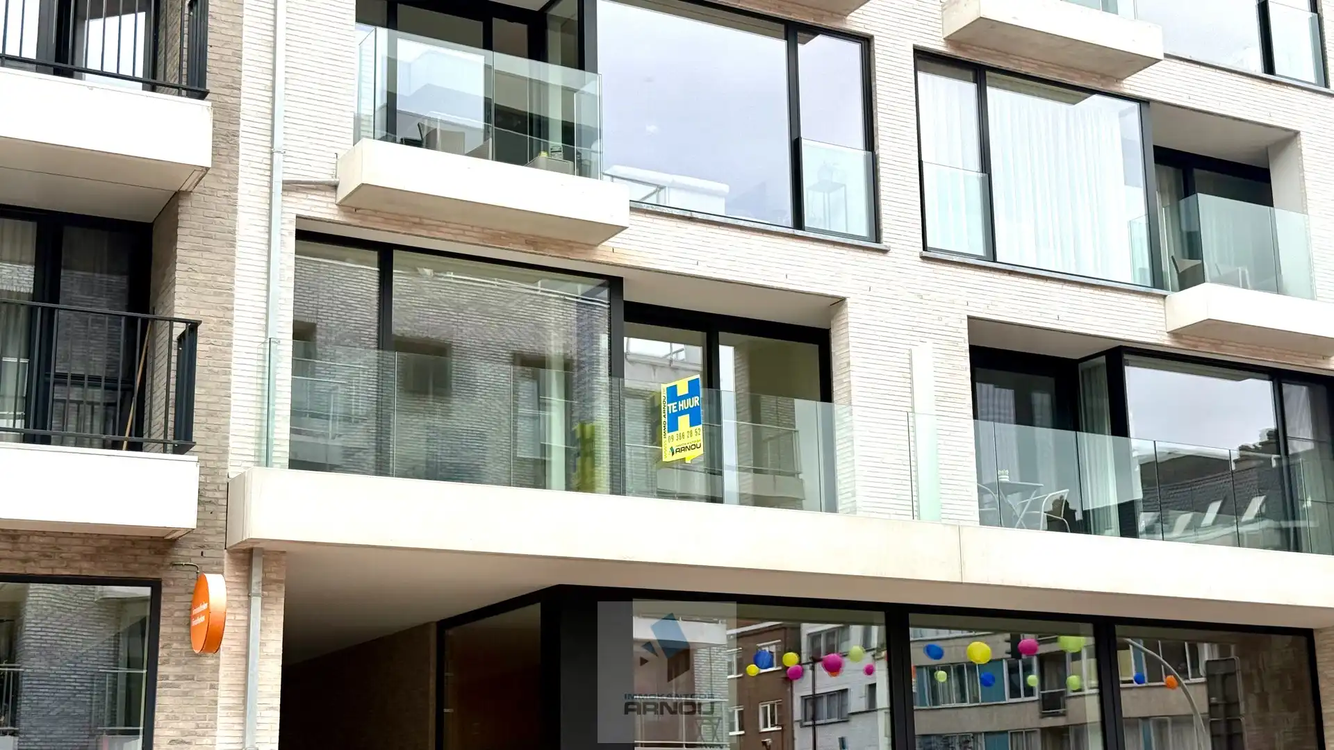 Prachtig ruim nieuwbouwappartement met 2 slaapkamer en garage foto 2
