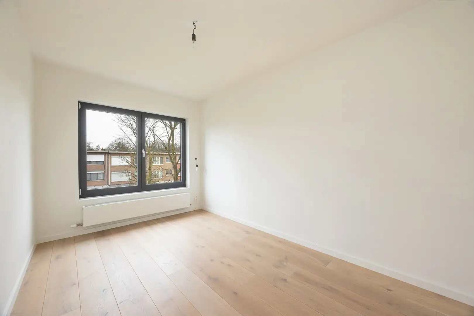 INSTAPKLAAR APPARTEMENT + DUBBELE GARAGE + P foto 10