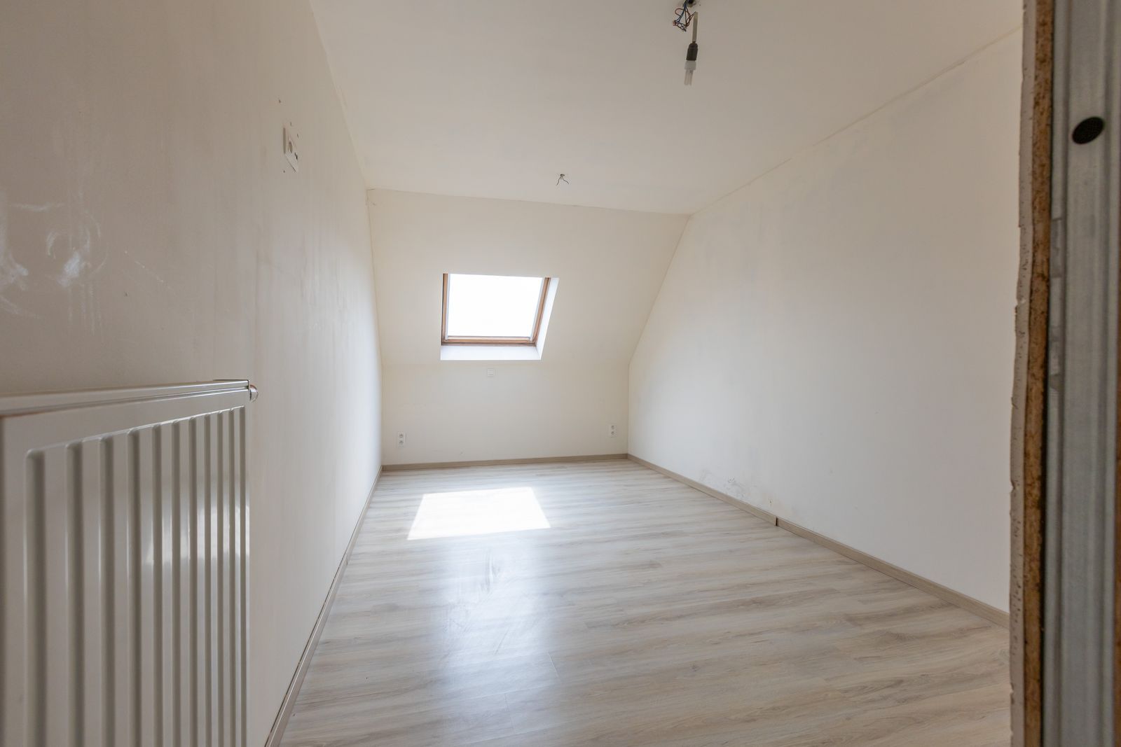 Grote eigendom met winkel, 2 appartement én prachtige loods foto 33