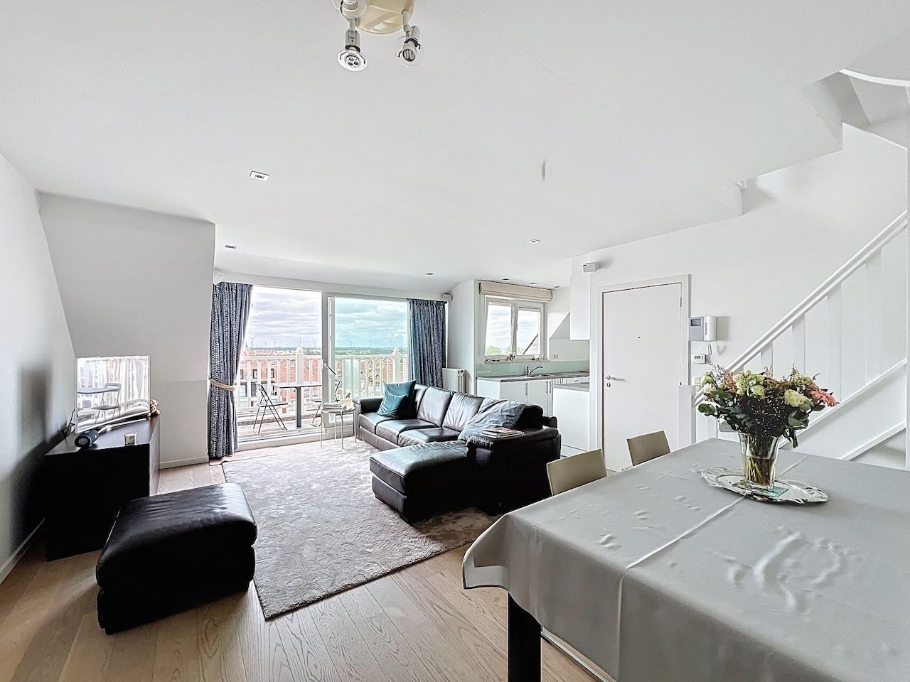 Duplex dakappartement met twee slaapkamers en een mooi, zuidgericht terras – Graaf d'Ursellaan foto 4