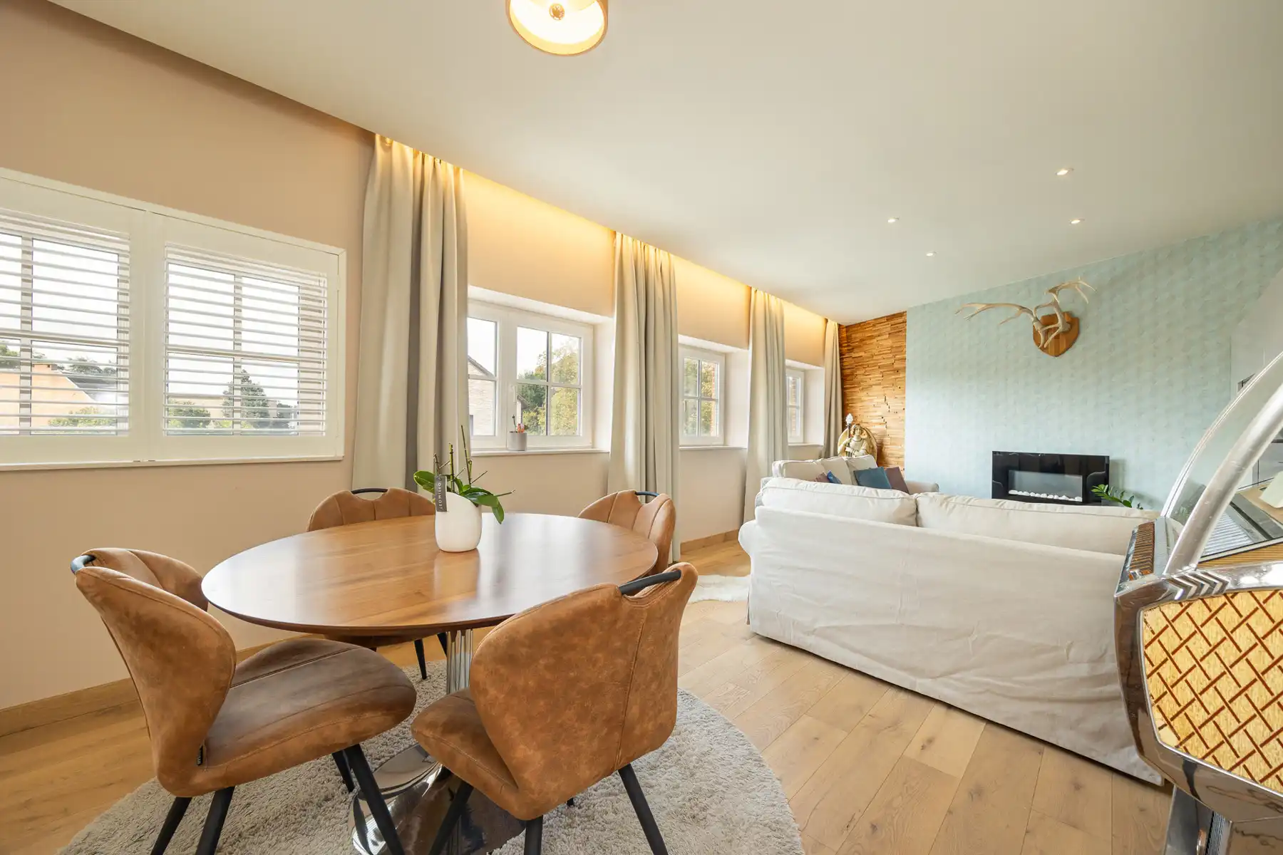 Handelspand met ingericht appartement foto 17