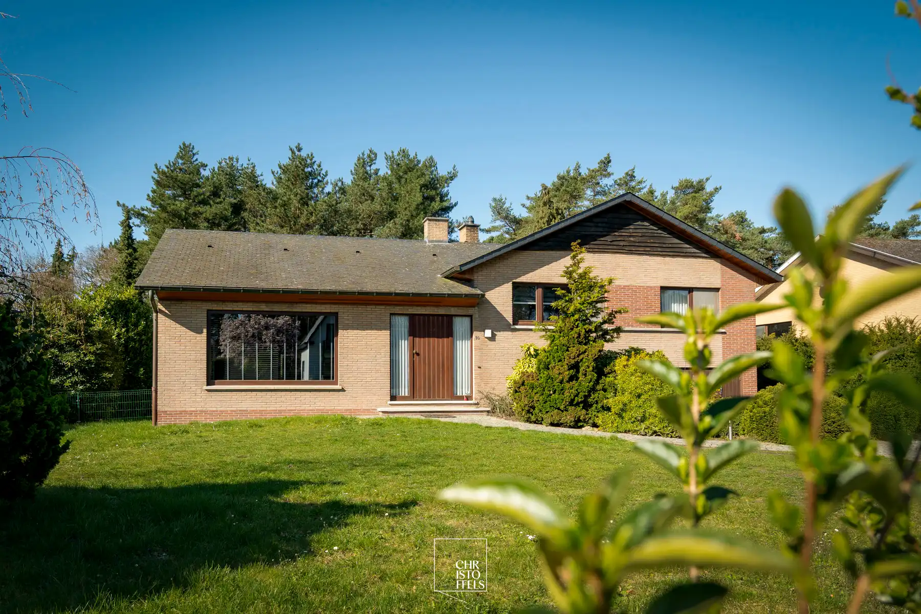 Bungalow op ruim perceel (2000m²) in een groene, rustige omgeving te Gellik-Lanaken! foto {{pictureIndex}}