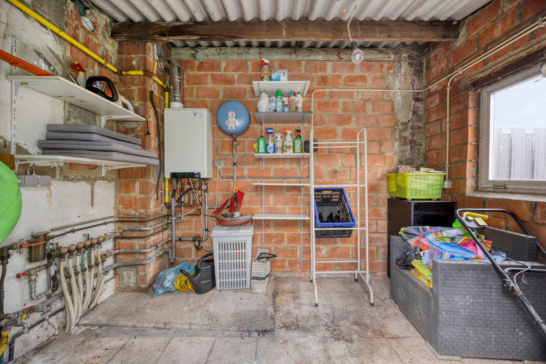 TOPPER: ruime instapklare woning met een enorm potentieel! foto 24