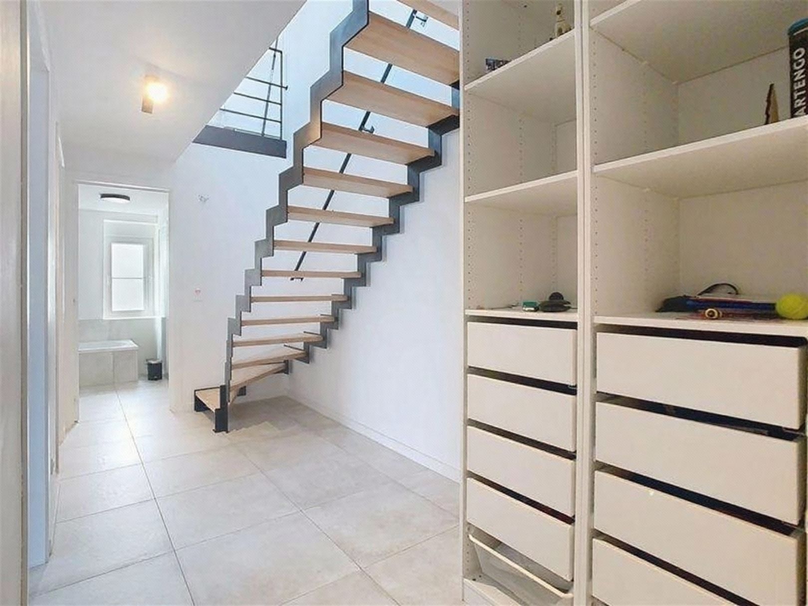 GERENOVEERDE WONING MET ZICHT OP DE VAART!  foto 8