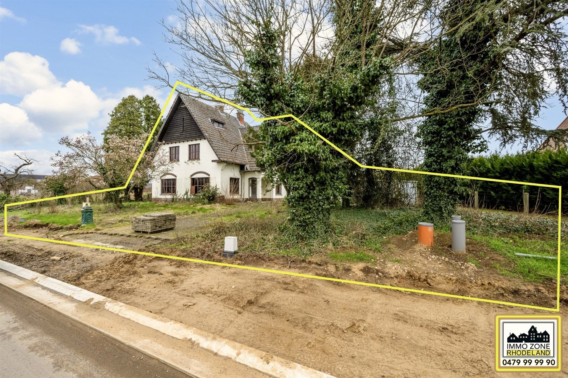 Hoofdfoto van de publicatie: Statige te renoveren woning op groot perceel