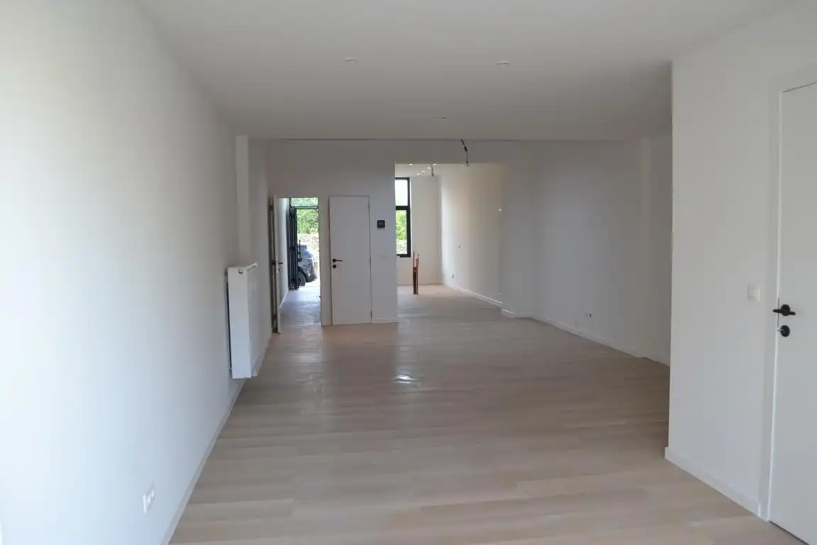 Gerenoveerde woning - Centrale ligging en instapklare staat! foto 4