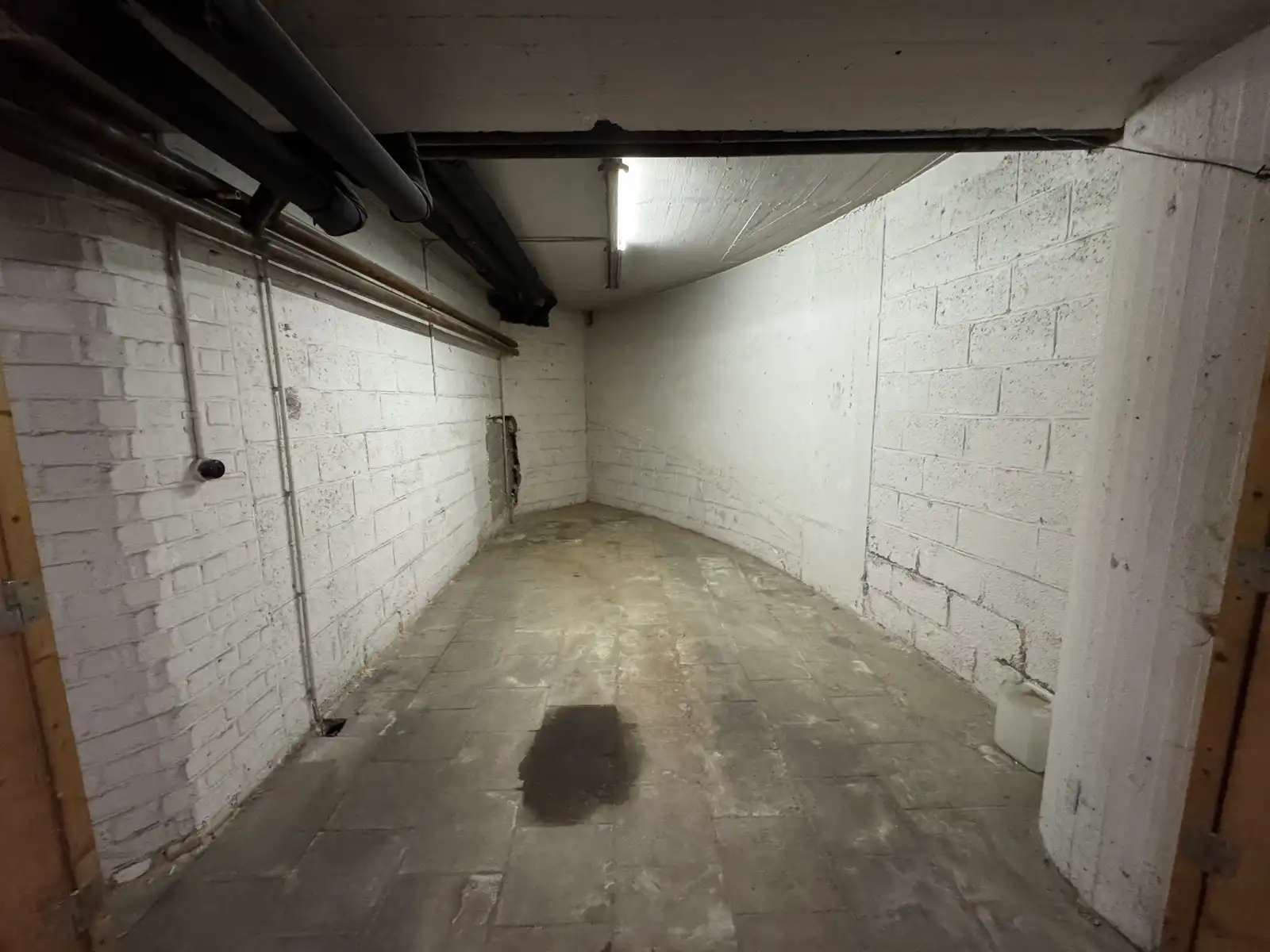 Ondergrondse garage voor kleine wagen foto 4