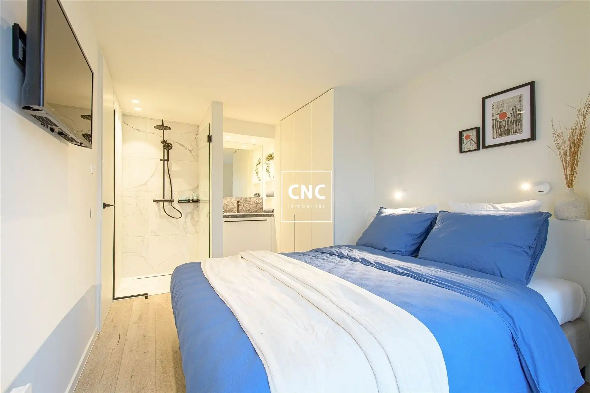 Gerenoveerde penthouse met grote terrassen nabij de zeedijk foto 12