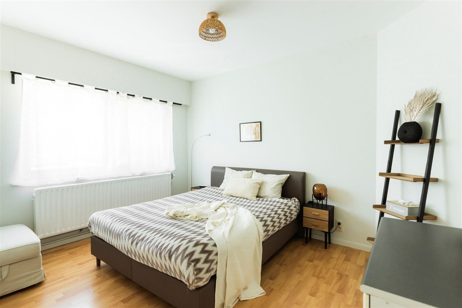 Instapklare woning met zeer grote garage en oprit foto 13