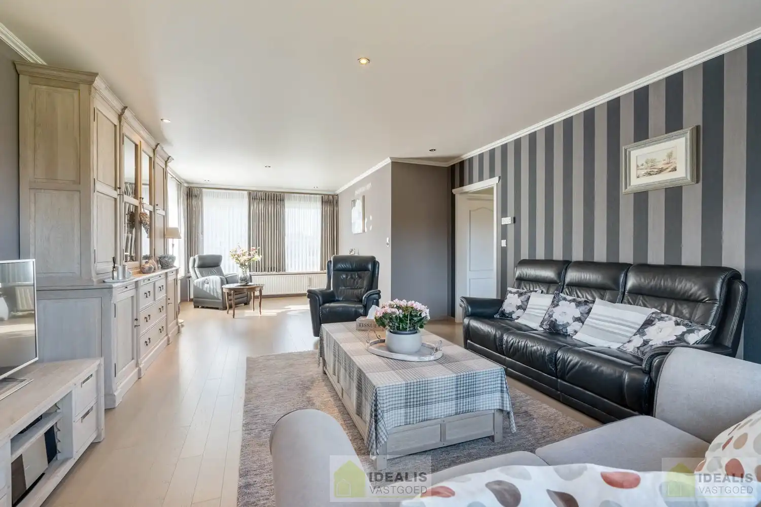 IDEALIS VASTGOED – PERFECT ONDERHOUDEN EN INSTAPKLARE GEZINSWONING MET 4 SLAAPKAMERS, 2 BADKAMERS EN EEN MOOIE WOONOPPERVLAKTE VAN +- 185M² OP EEN AANGENAAM EN RUSTIG GELEGEN PERCEEL VAN 6A 80CA OP GEGEERDE LOCATIE IN ACHEL! foto 8