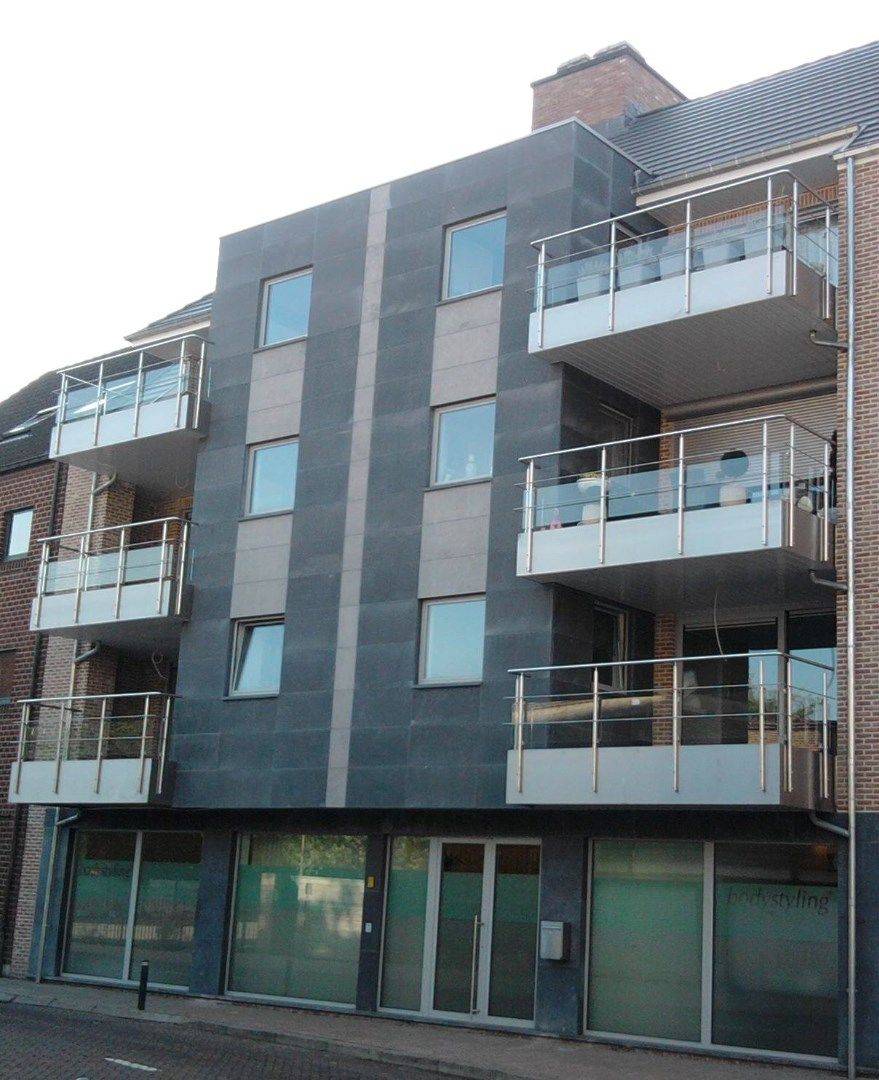 Recent centraal gelegen appartement op derde verdieping in gebouw van 2011 foto {{pictureIndex}}