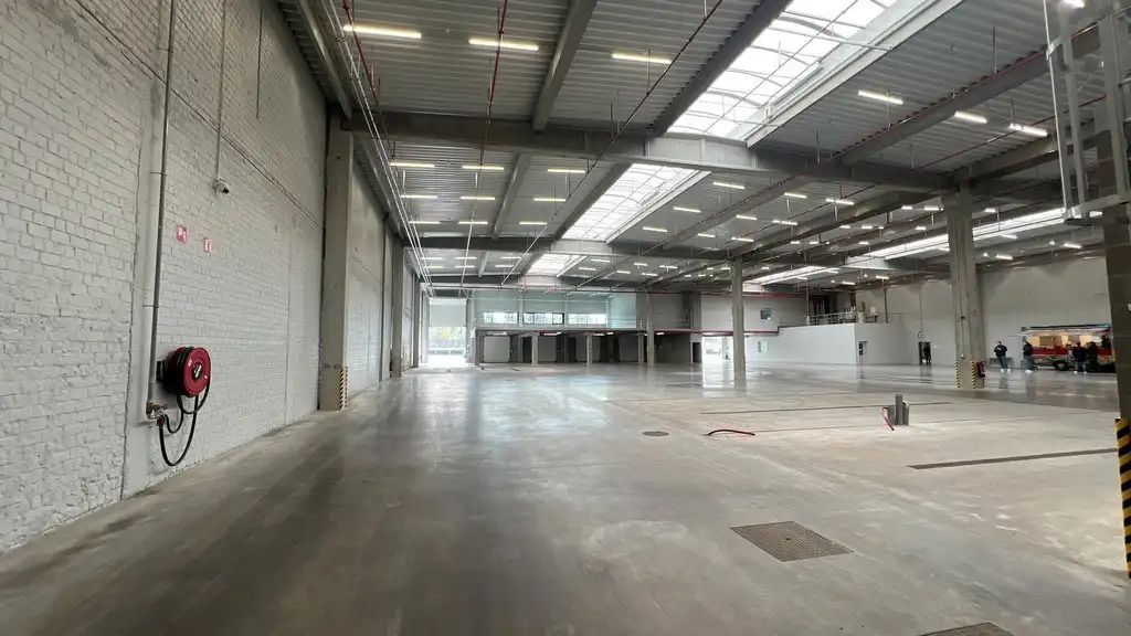 Loods met buitenopslag te huur vlakbij afrit E17 in Sint-Niklaas foto 16