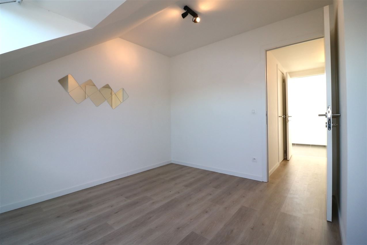 Appartement met 2 slpk., groot terras en autostaanplaats foto 21