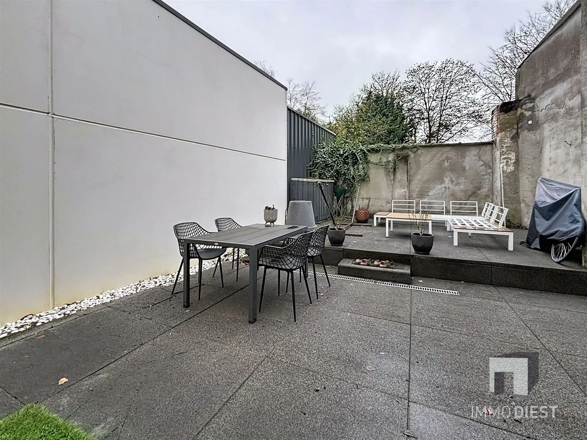 Trendy gerenoveerde woning met 3 slaapkamers foto 30