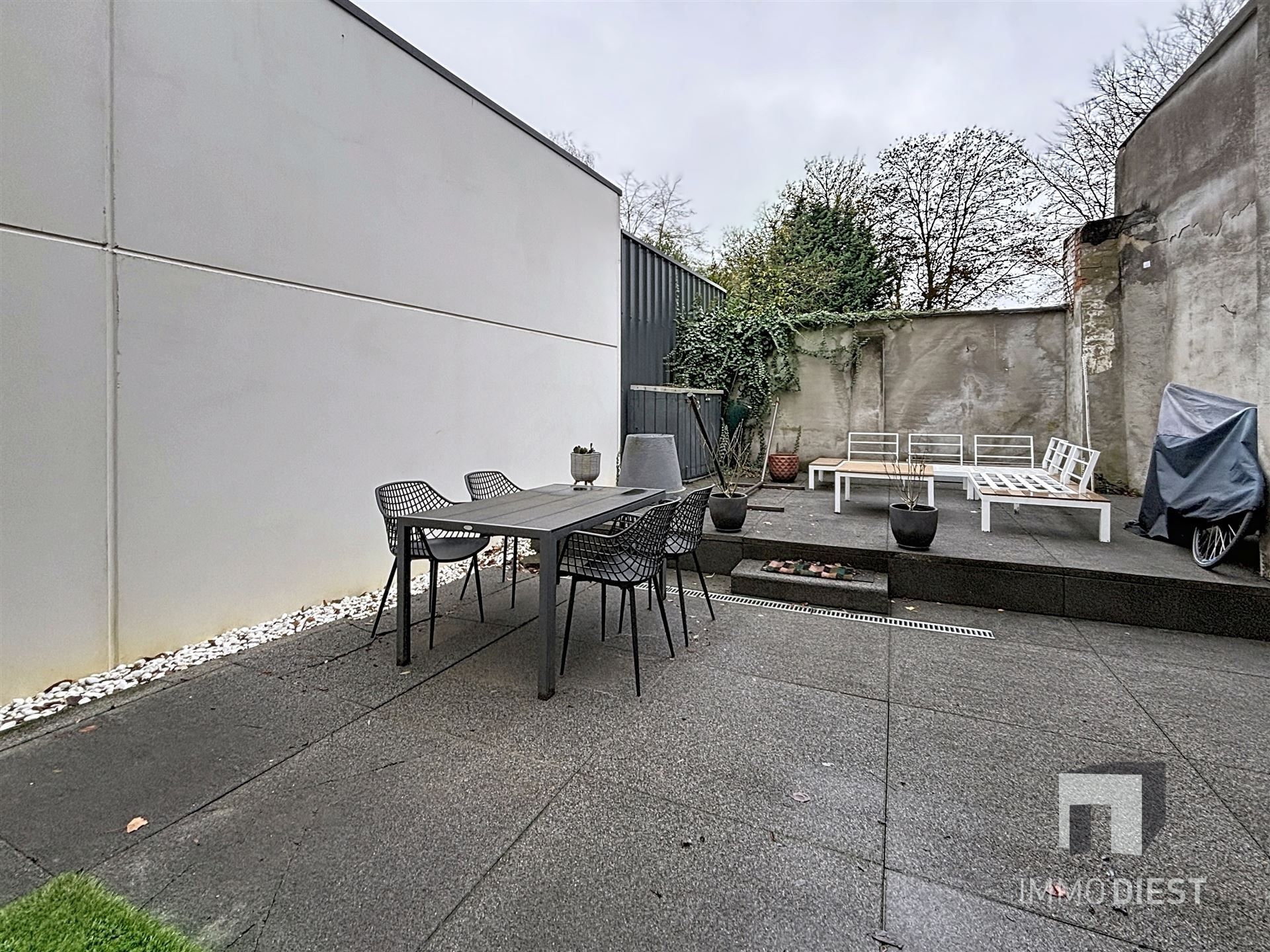 Trendy gerenoveerde woning met 3 slaapkamers foto 30