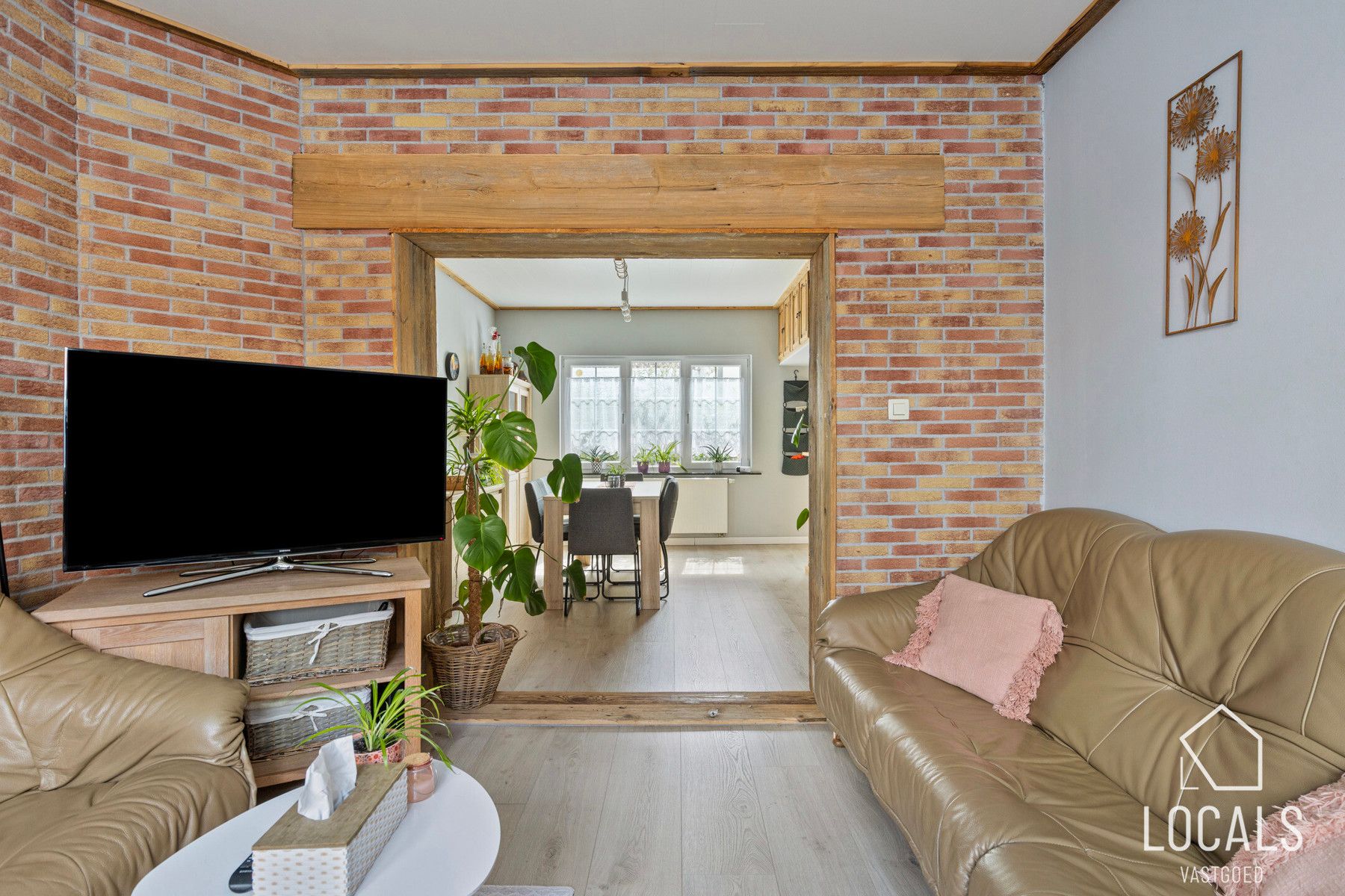 Instapklare woning met 5 slaapkamers en gezellig terras foto 2