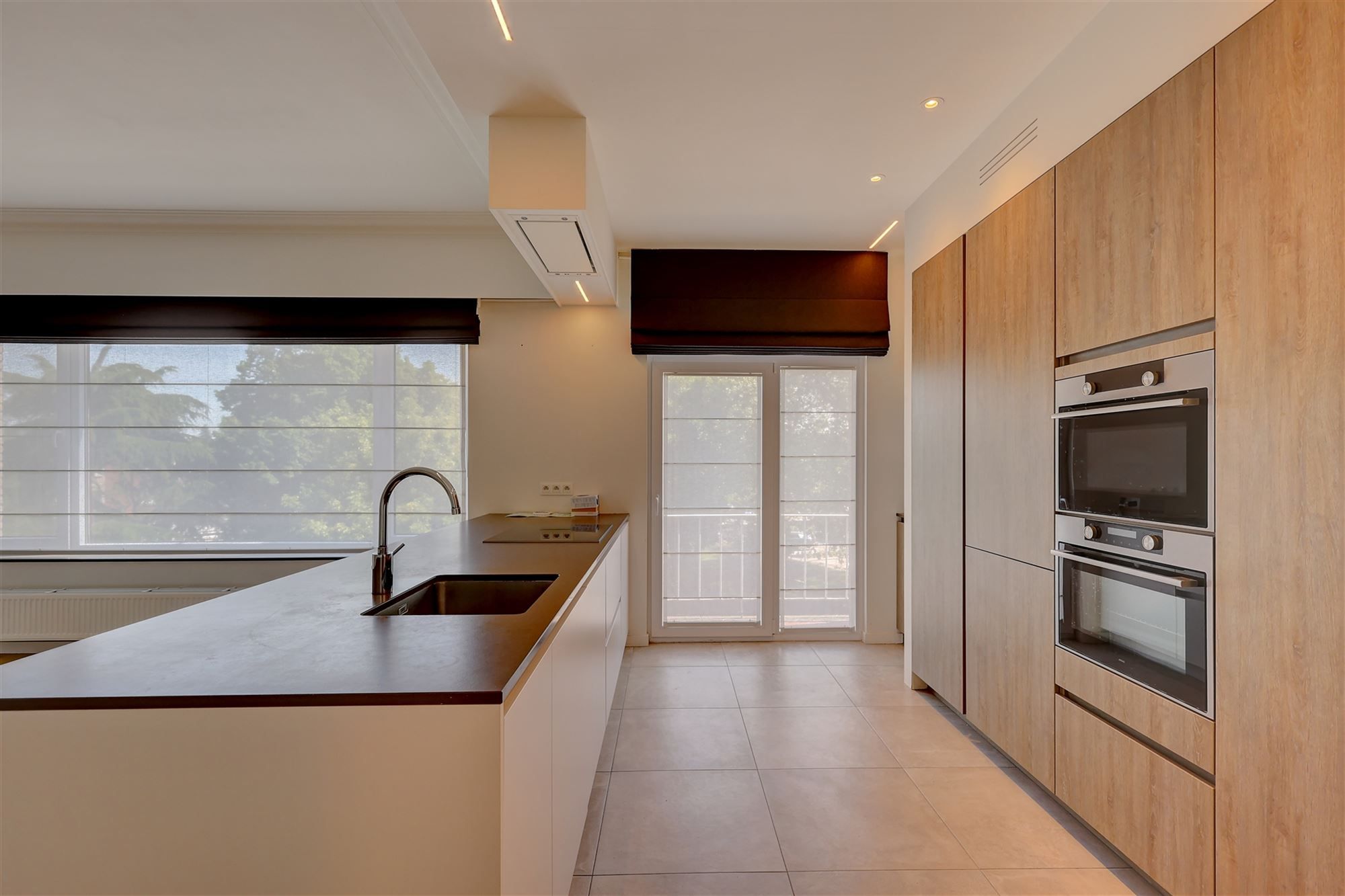 Prachtig appartement met twee slaapkamers, terras en garagebox in Wilrijk! foto 5