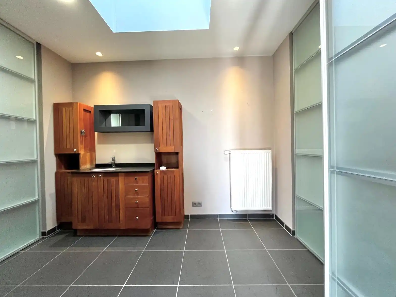 COMMERCIEEL GEBOUW - 214 M² BRUIKBARE RUIMTE foto 8