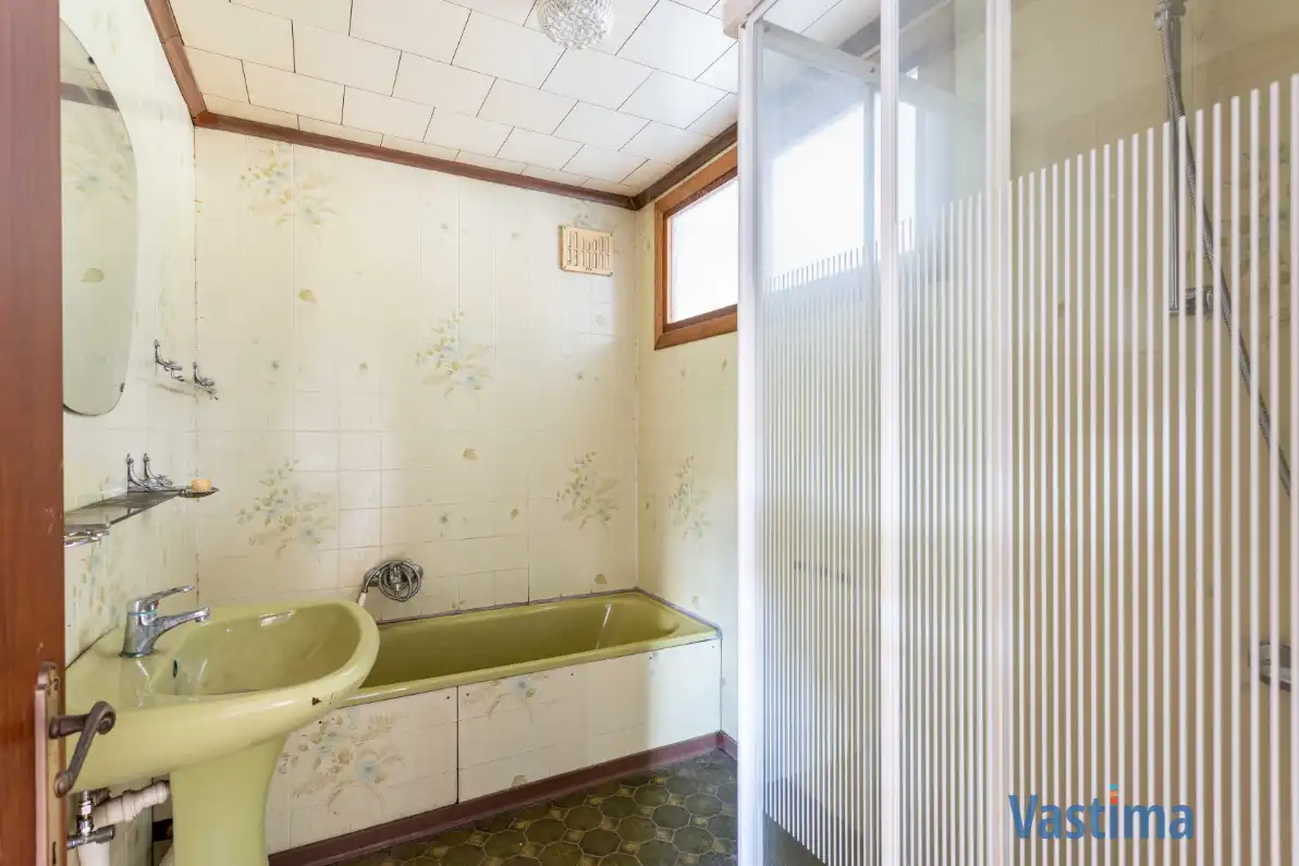 Te renoveren woning met 3 slaapkamers, garage en tuin foto 14