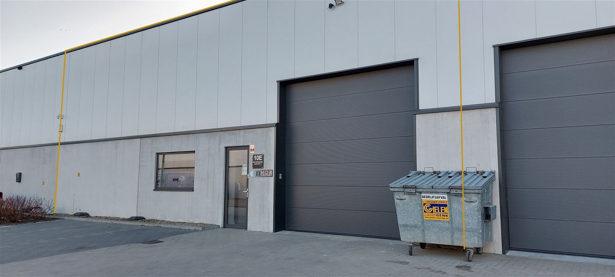 KMO-unit met kantoorruimte en toonzaal foto {{pictureIndex}}
