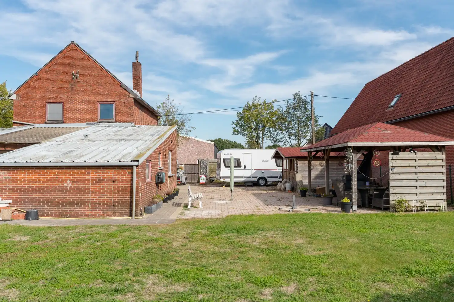 Ruime woning in een mooie omgeving, vlak bij de Nederlandse grens foto 28