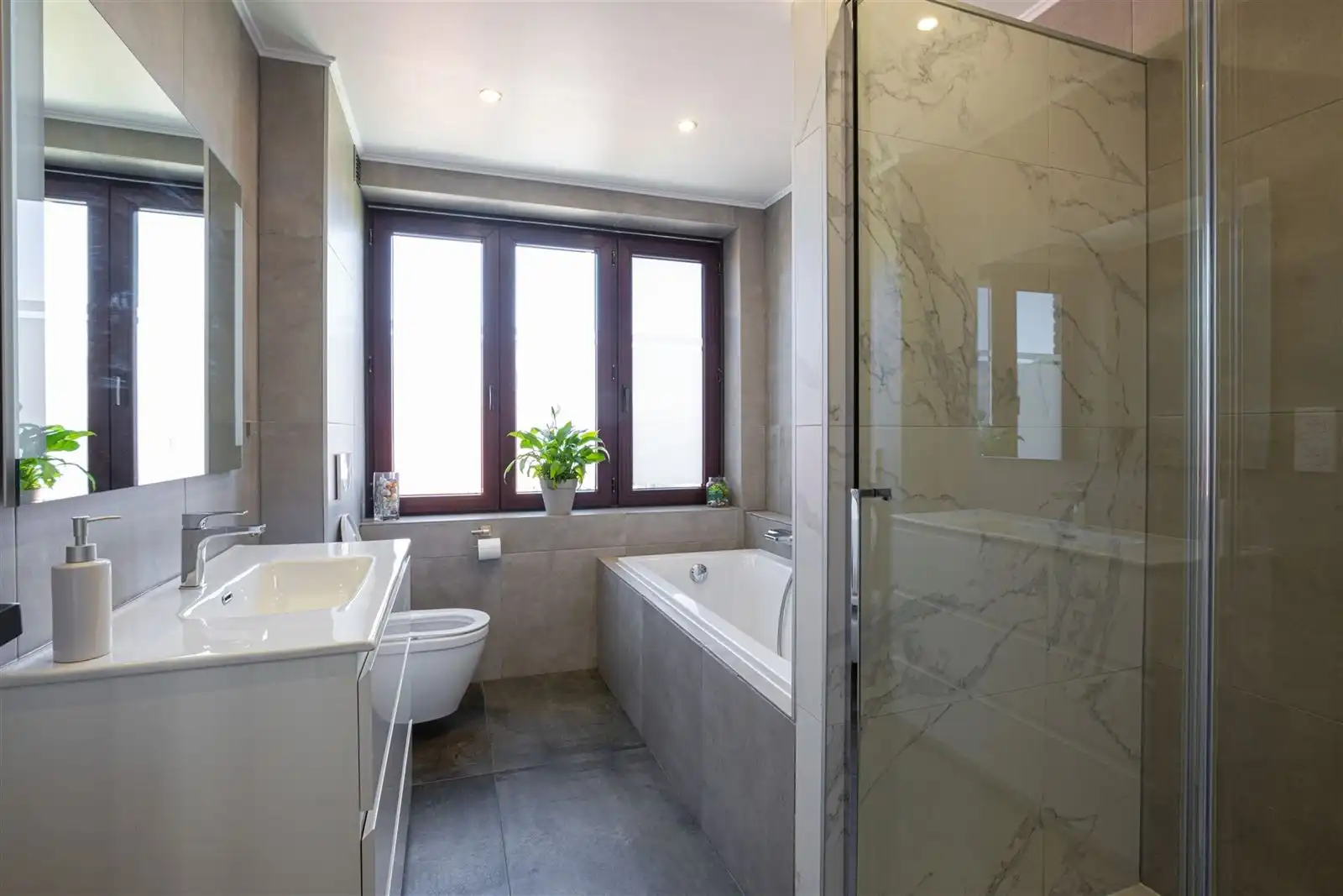 Huis met tuin op toplocatie! foto 15