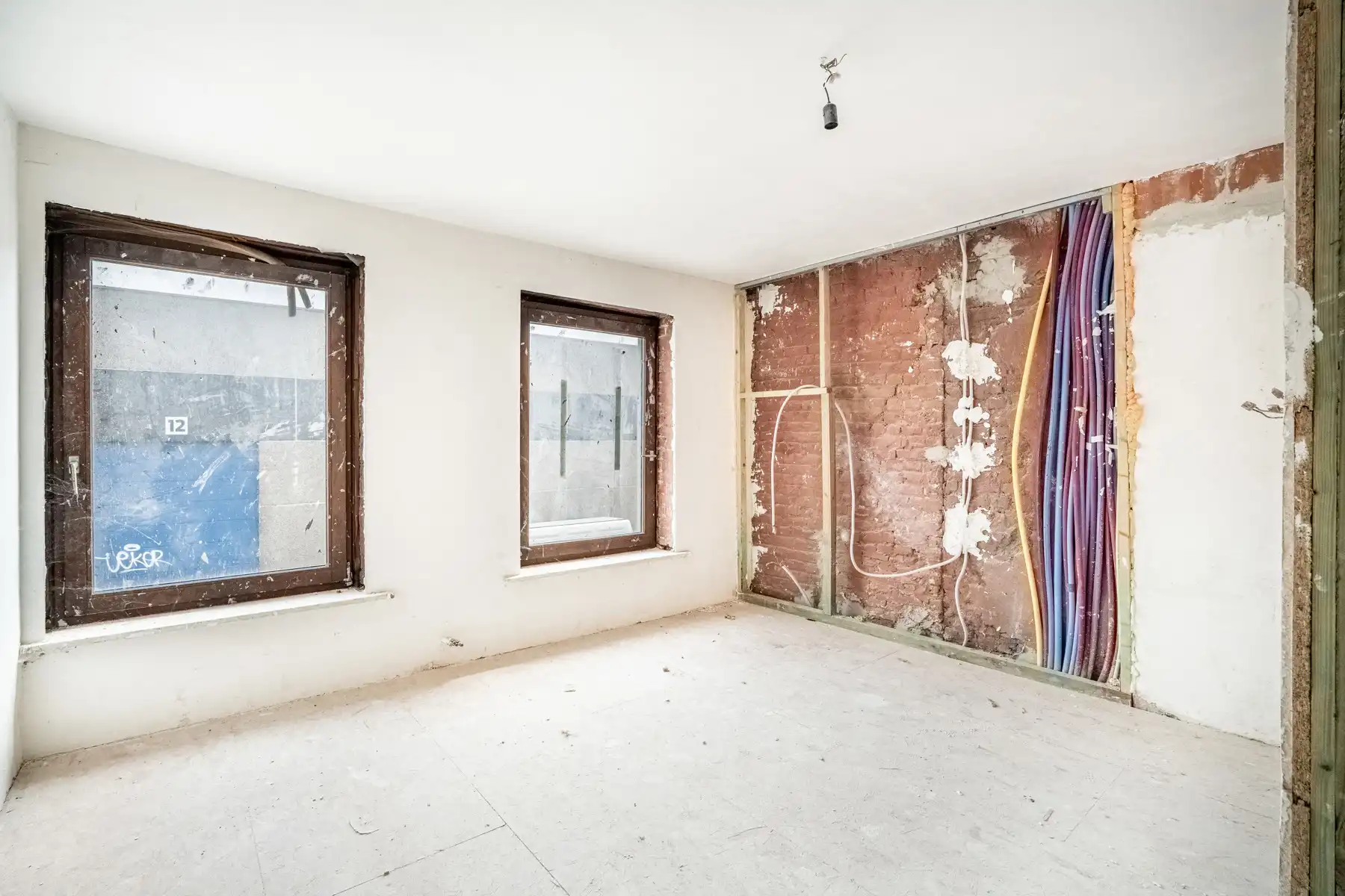 Te renoveren woning met veel potentieel foto 7