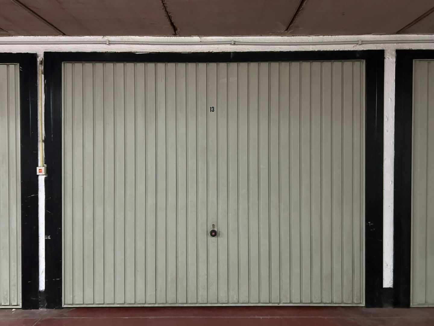 Ruime garagebox vlakbij Zeedijk foto {{pictureIndex}}