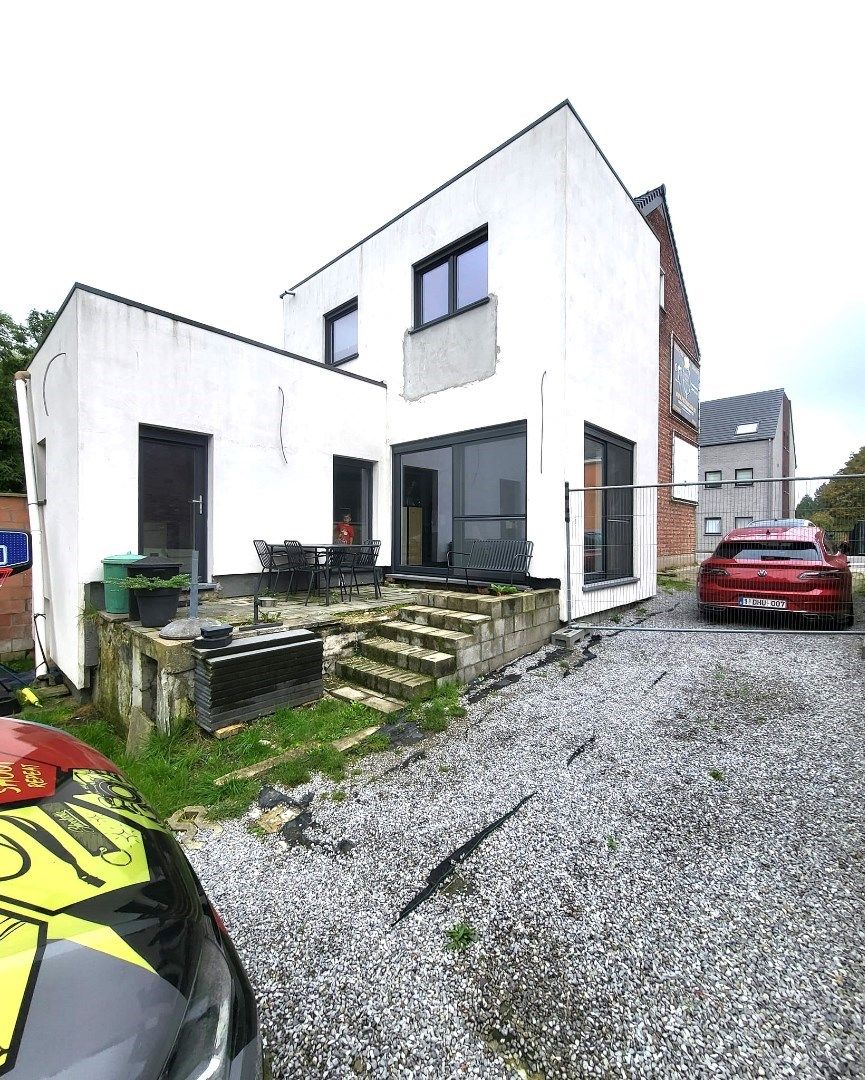 Ruime, nog licht af te werken woning gelegen te Eppegem. foto 17