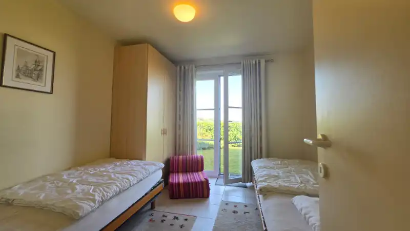Instapklaar appartement met 2 slaapkamers en twee privé tuintjes: altijd zon en altijd een schaduwplekje! foto 12