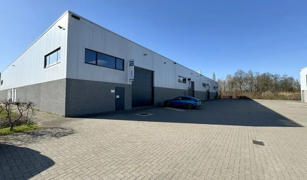 Magazijn te huur langs kanaal in Sint-Lenaarts foto 10