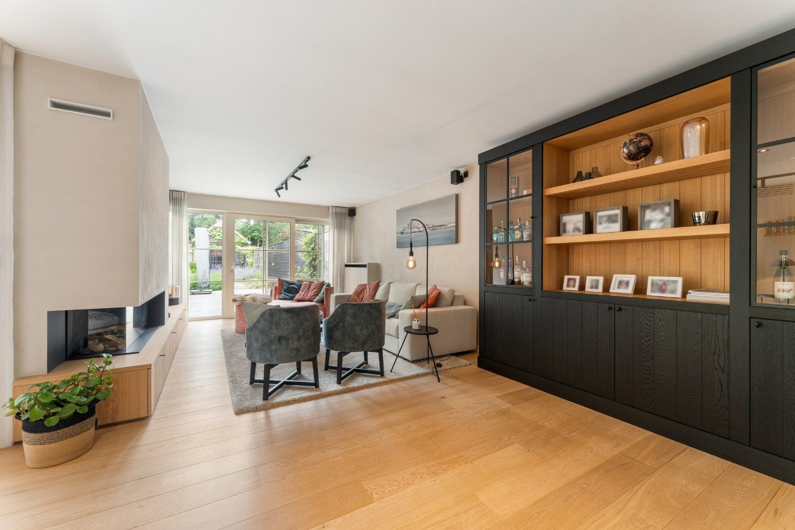 PRACHTIGE WONING MET EIKEN BIJGEBOUW | HANDELSRUIMTE & 4 GARAGES!!!  foto 4
