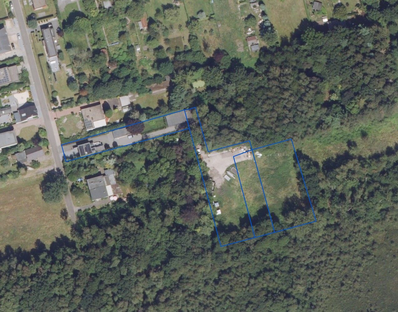 Genk, Huiskensweier 35: Ruime woning met magazijn, kantoorruimte, ruime garage, opslagplaats, 3 slaapkamers, 2 badkamers,... op 53a62ca vlot bereikbaar vlakbij Natuurgebied "De Maten". foto 4