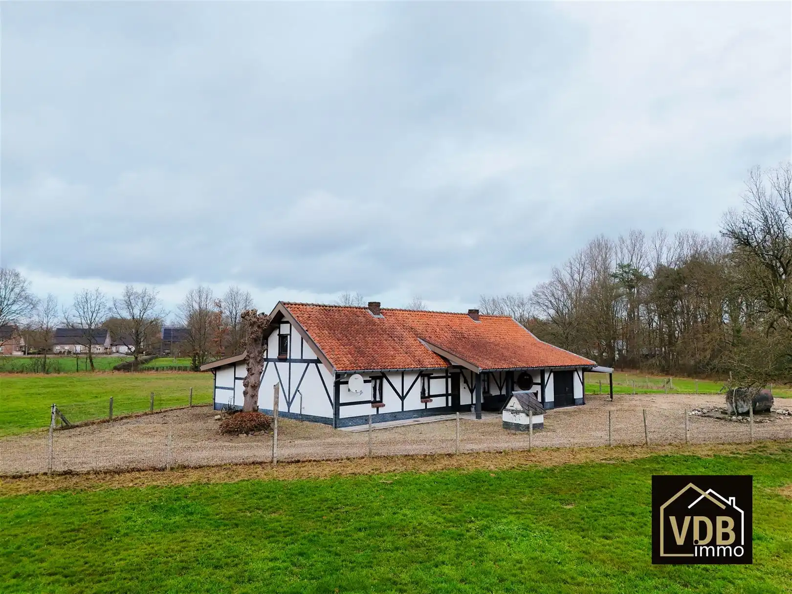 Charmante hoeve met paardenstal op 1,2 ha in absolute rust. foto 9