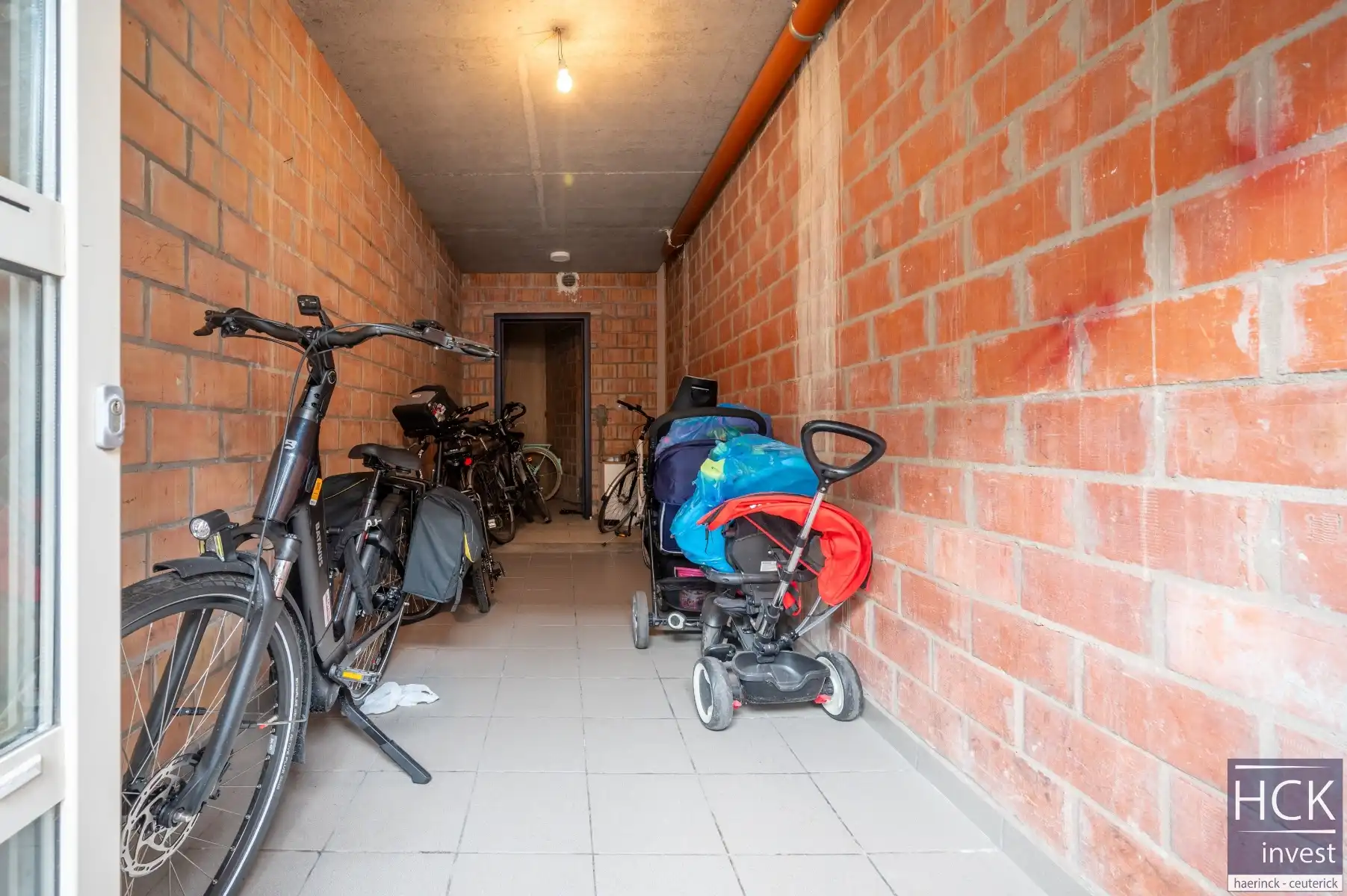 OOSTENDE - Lichtrijk en ruim gelijkvloersappartement te Konterdam foto 9