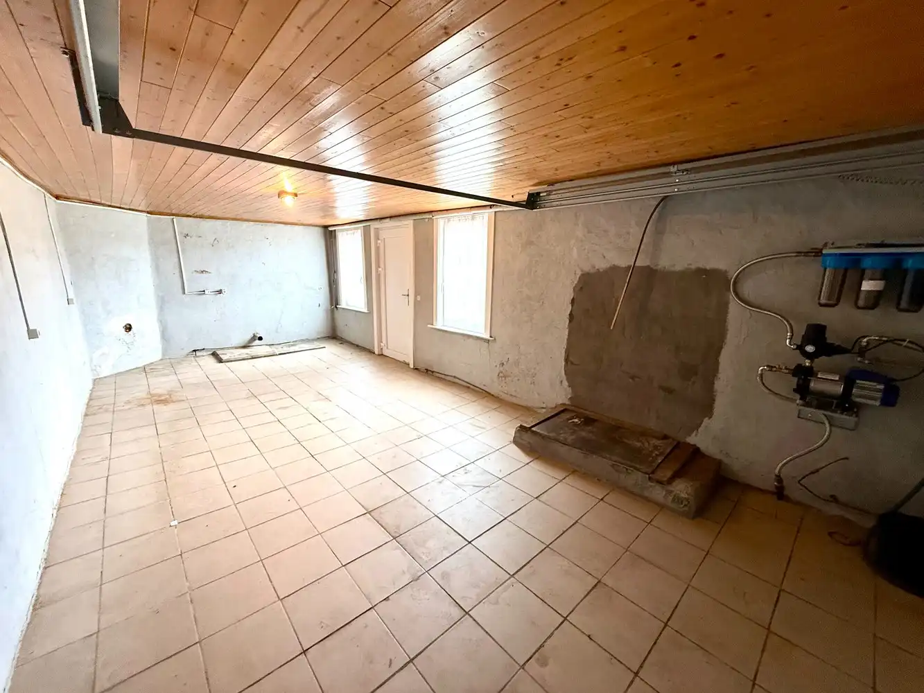 Centraal gelegen woning met veel potentieel op mooi perceel! foto 15