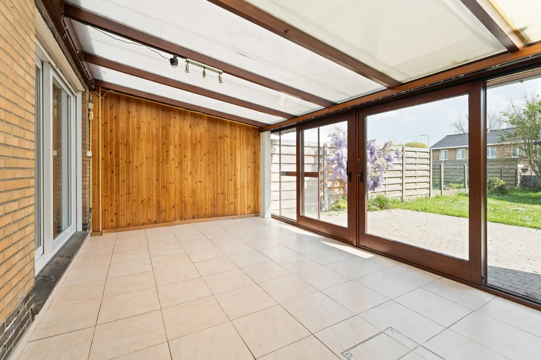 Lichtrijke woning met 4 slaapkamers, garage en verzorgde tuin. foto 13