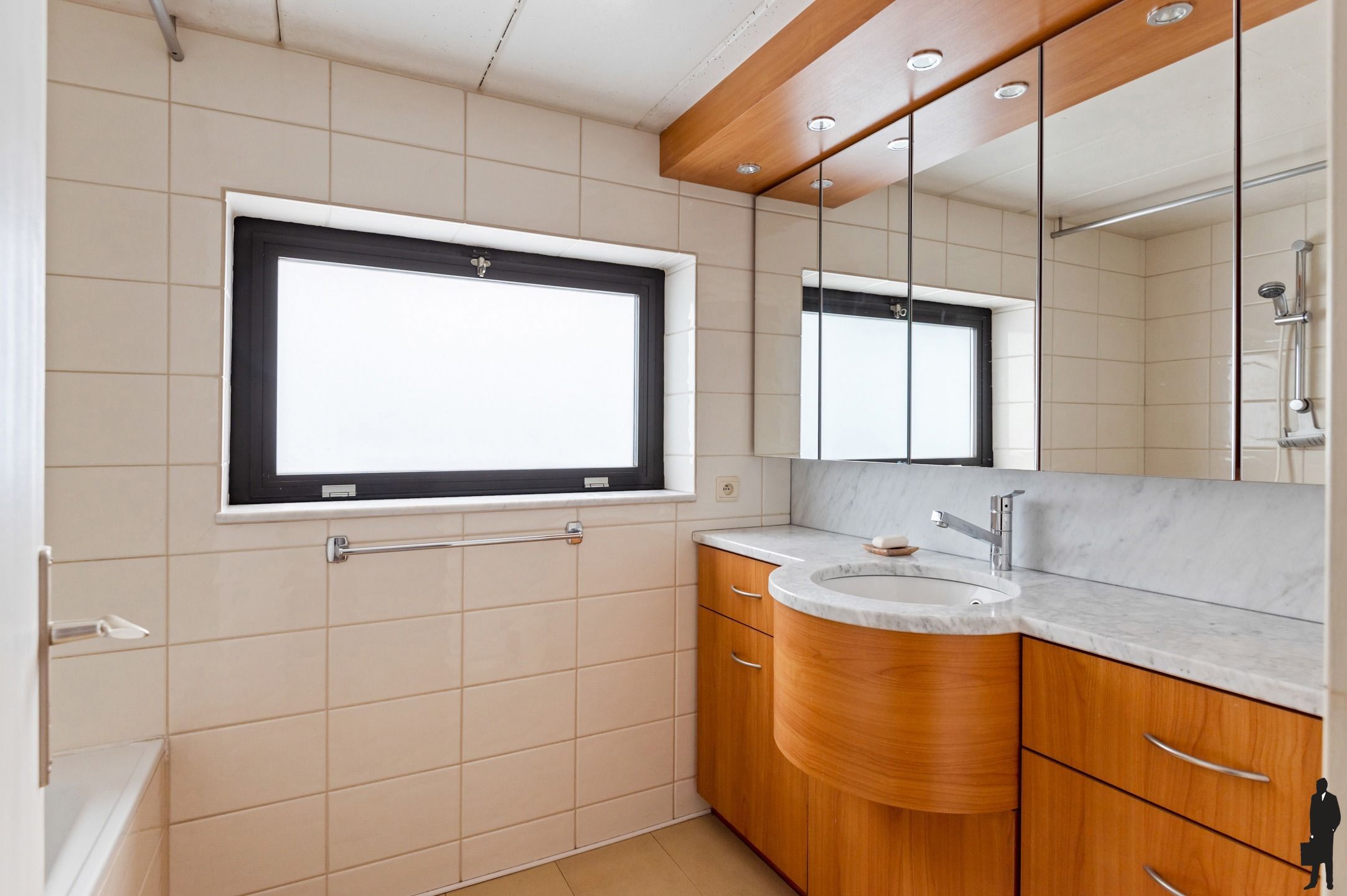 Karaktervolle split-level woning met 4 slpks en zonnige tuin foto 21