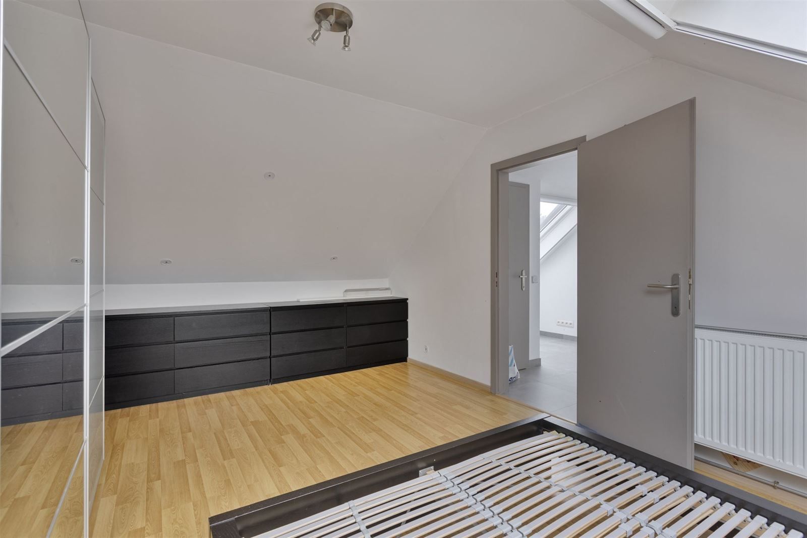 Woning gelegen in een doodlopende straat met 3 slaapkamers te Beersel  foto 13