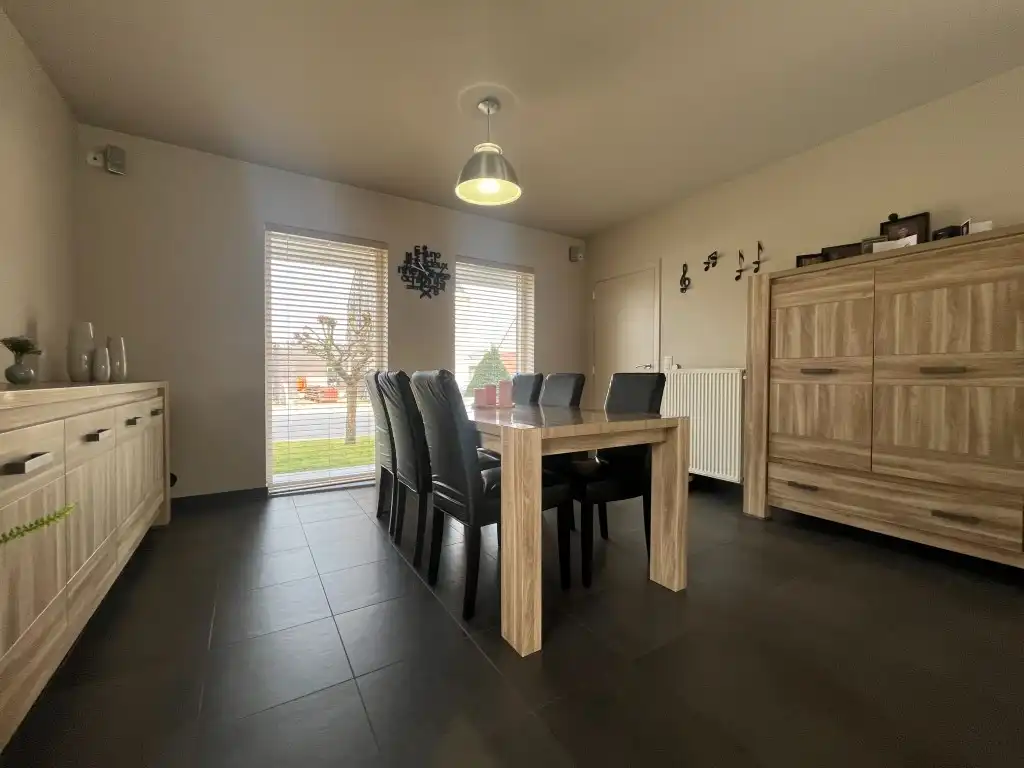 Zwevegem – Instapklare halfopen bebouwing met zonnepanelen, warmtepompen en laadpaal foto 3