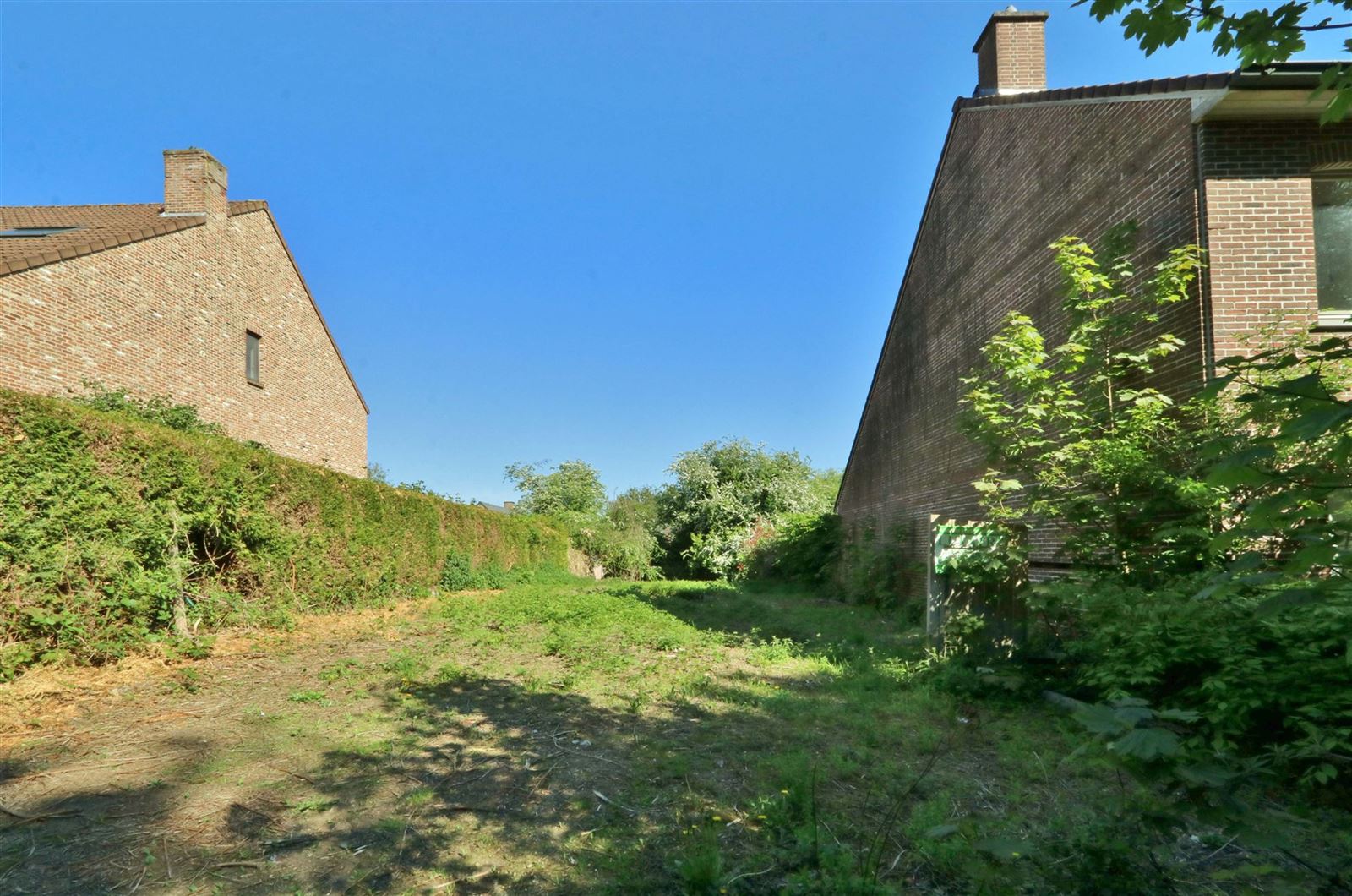 Goed gelegen bouwgrond (4a 40ca) voor een 3-gevelwoning foto 3