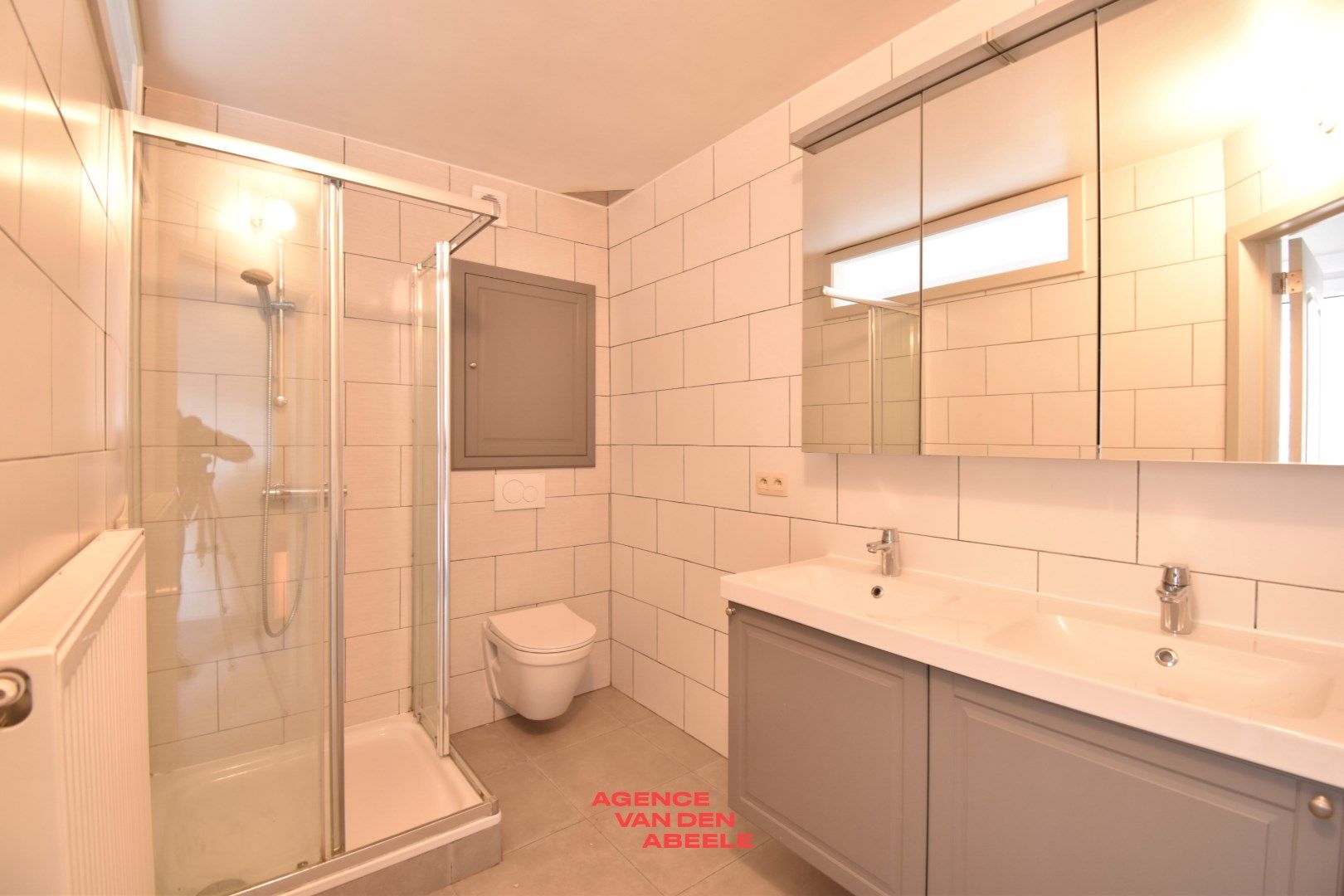 Volledig vernieuwde en zeer ruime woning te Sint-Kruis foto 6